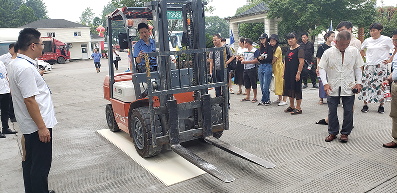 海創(chuàng)廠購會.jpg 海創(chuàng)集成墻面.jpg