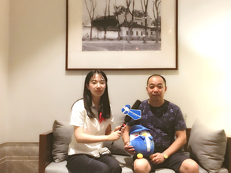 采訪圖.jpg 海創(chuàng)集成墻面.jpg